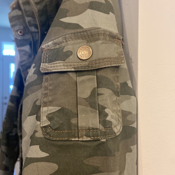 Harper and liv small camouflage jacket. Like new!! Jean material. - Picture 5 of 6